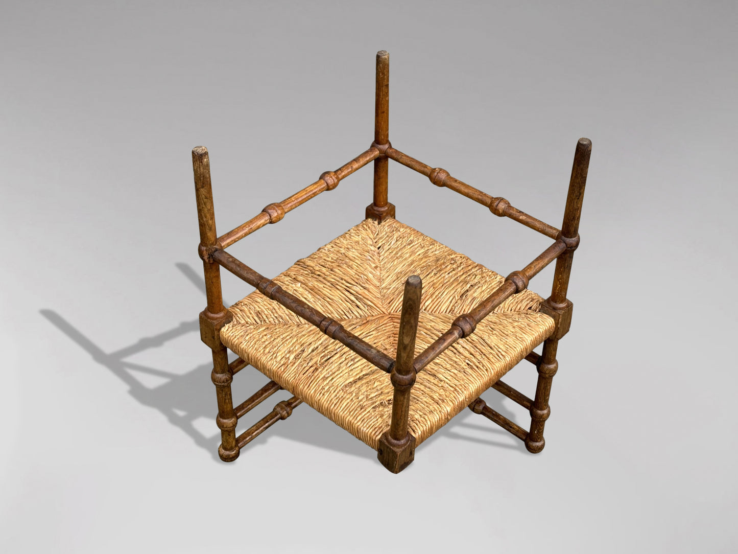 20TH CENTURY FRENCH OAK BOBBIN CORNER CHAIR, CIRCA 1920