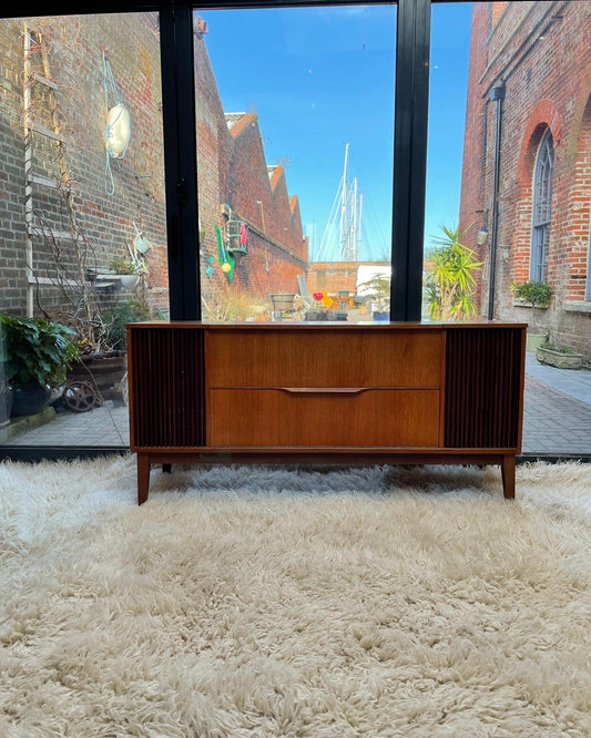 Mid Century Dynatron - Good Working Condition - Complete with Original Headphones