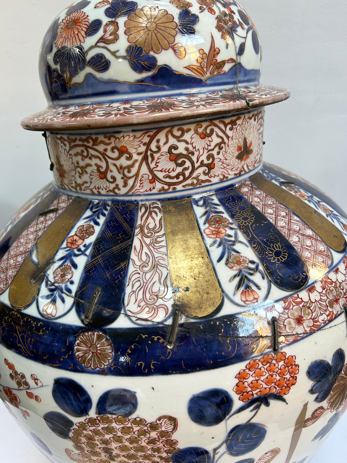 A Large Japanese Imari Jar and Cover Edo Period (1736-1795)