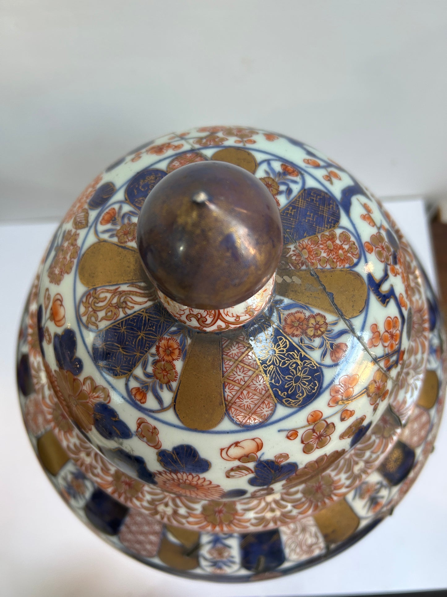 A Large Japanese Imari Jar and Cover Edo Period (1736-1795)