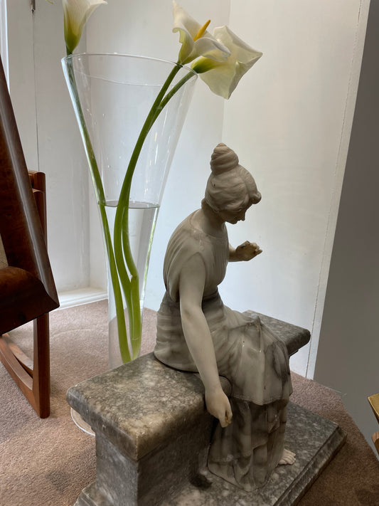 Signora vittoriana in marmo