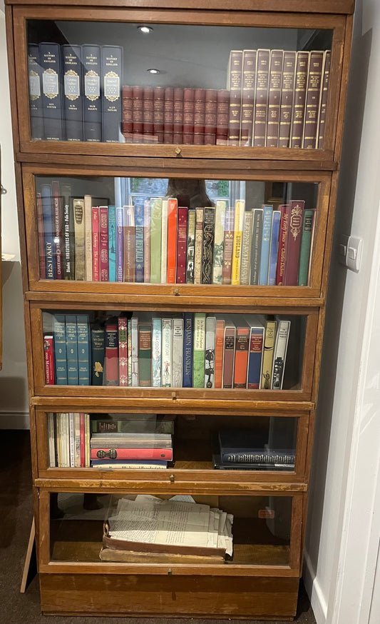 Globe-Wernicke "classic" no 210 1/4 Oak and glass bookcase