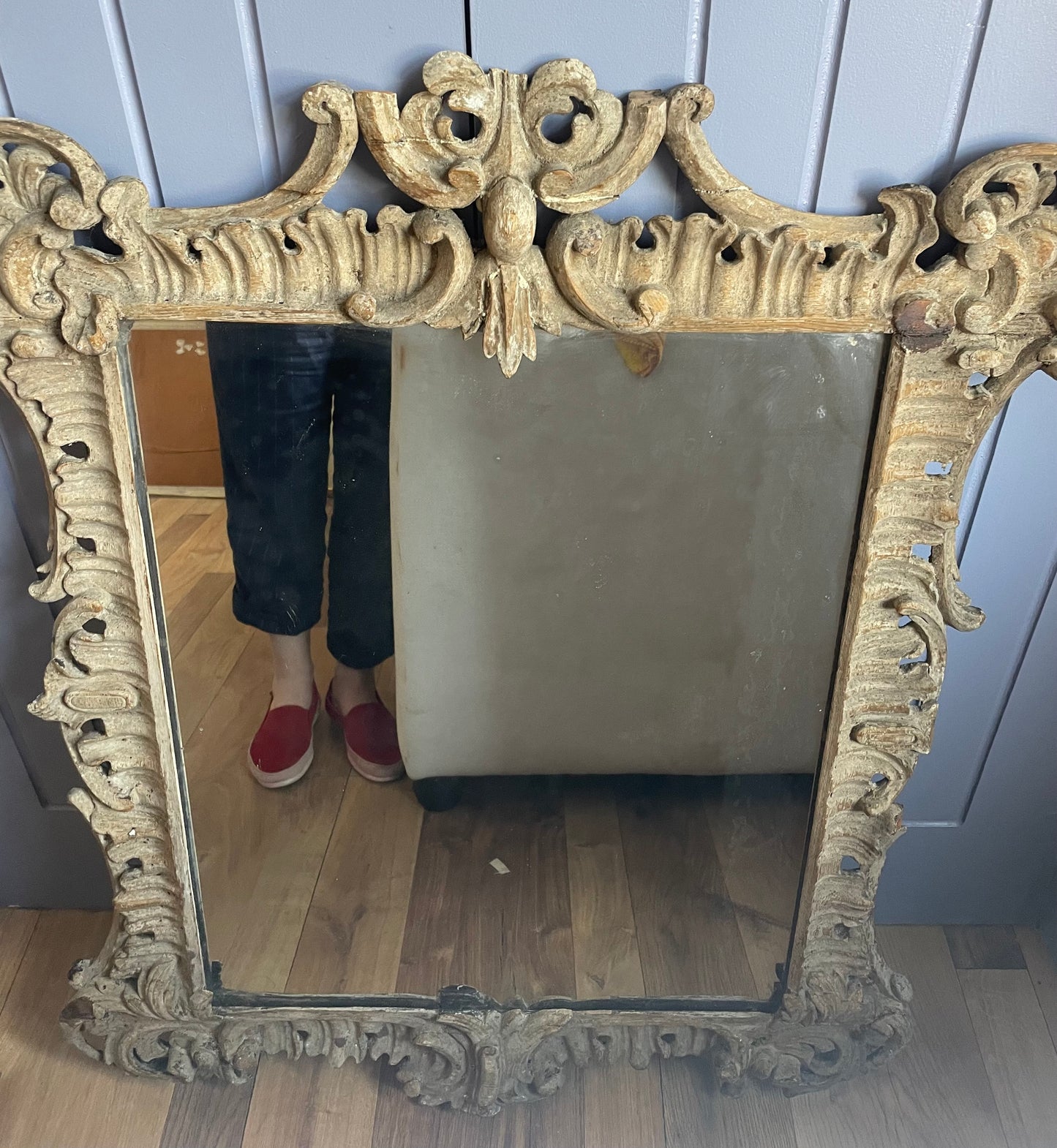 Late 17th/Early 18th century impressive limewood frame housing a mirror.