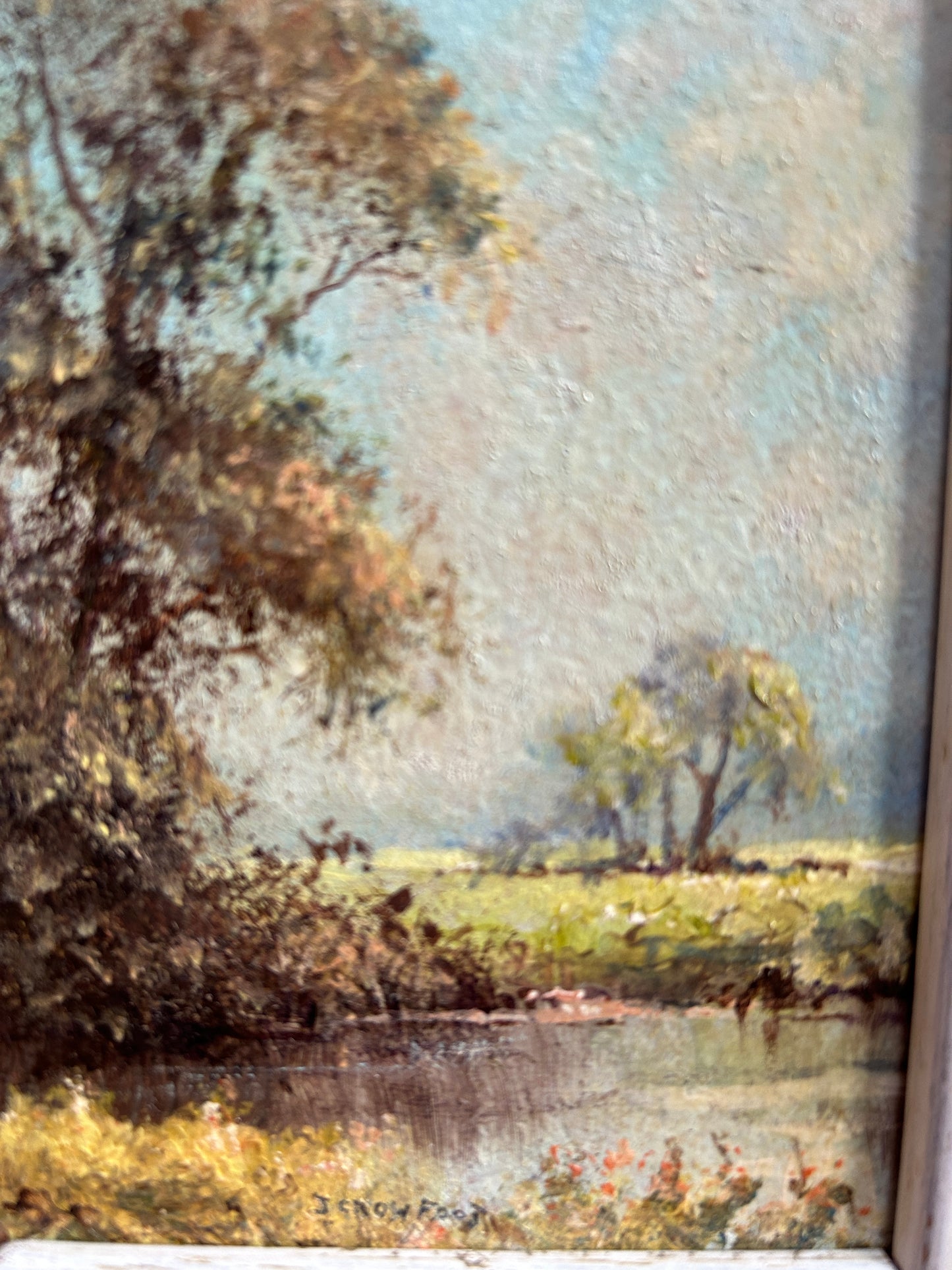 Uno straordinario piccolo olio dell'artista del Suffolk Joe Crowfoot Titles River "Waverney" a Ellington, alloggiato in una cornice dorata di alta qualità.