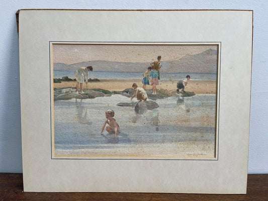 Bambini su una spiaggia scozzese intorno agli anni '50