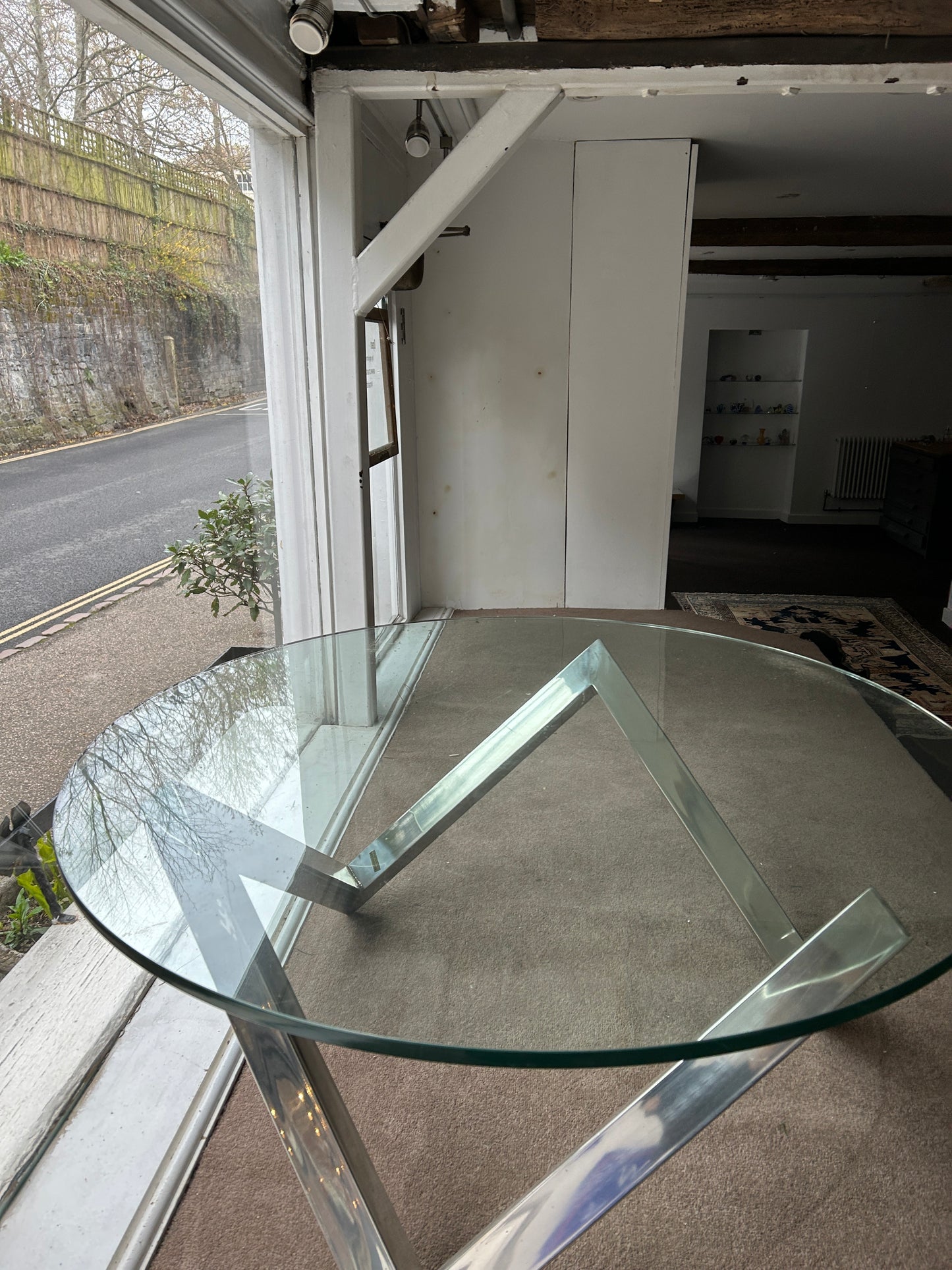 Tavolino da caffè in vetro Zig Zag in vetro e acciaio Andrew Martin